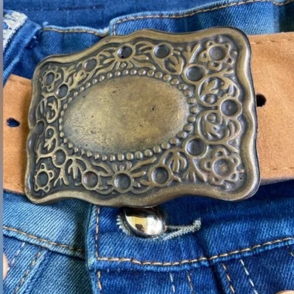 NWT Dfans Women’s Blue Distressed Jeans with Belt 6 - Picture 2 of 8